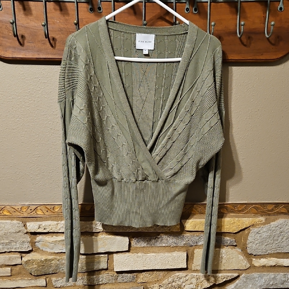 Pink Rose Olive Green Women's Light V Neck Sweater Size Medium